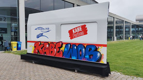 Fertiges Graffiti an der Wagenkastenwand